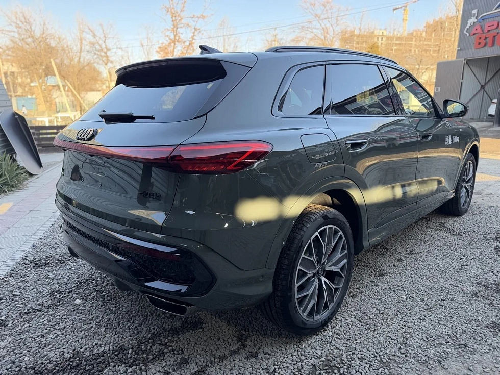 Audi Q5 40 TFSI quattro Luxury Dynamic, зеленый