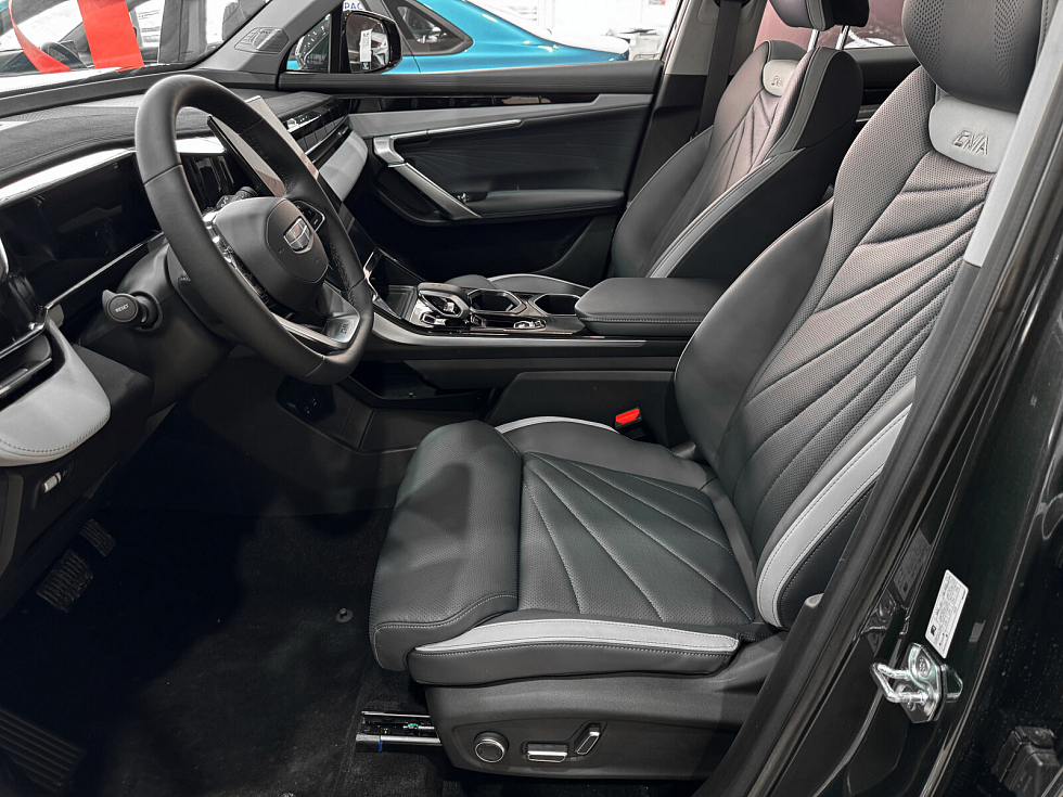 Geely Atlas Спорт, зеленый