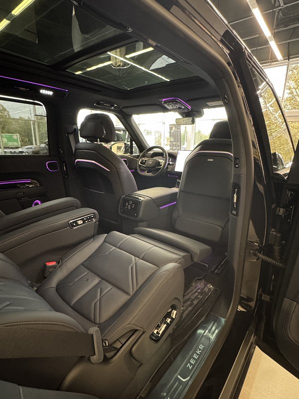 Zeekr 9X Hyper (6 seats), черный