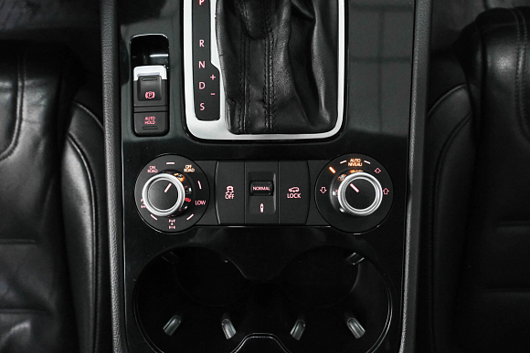 Volkswagen Touareg, 2011 года, пробег 261000 км