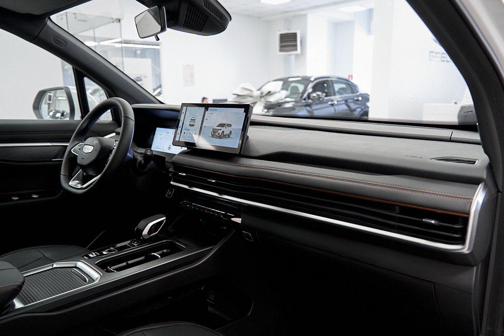 Geely Okavango Флагман, белый