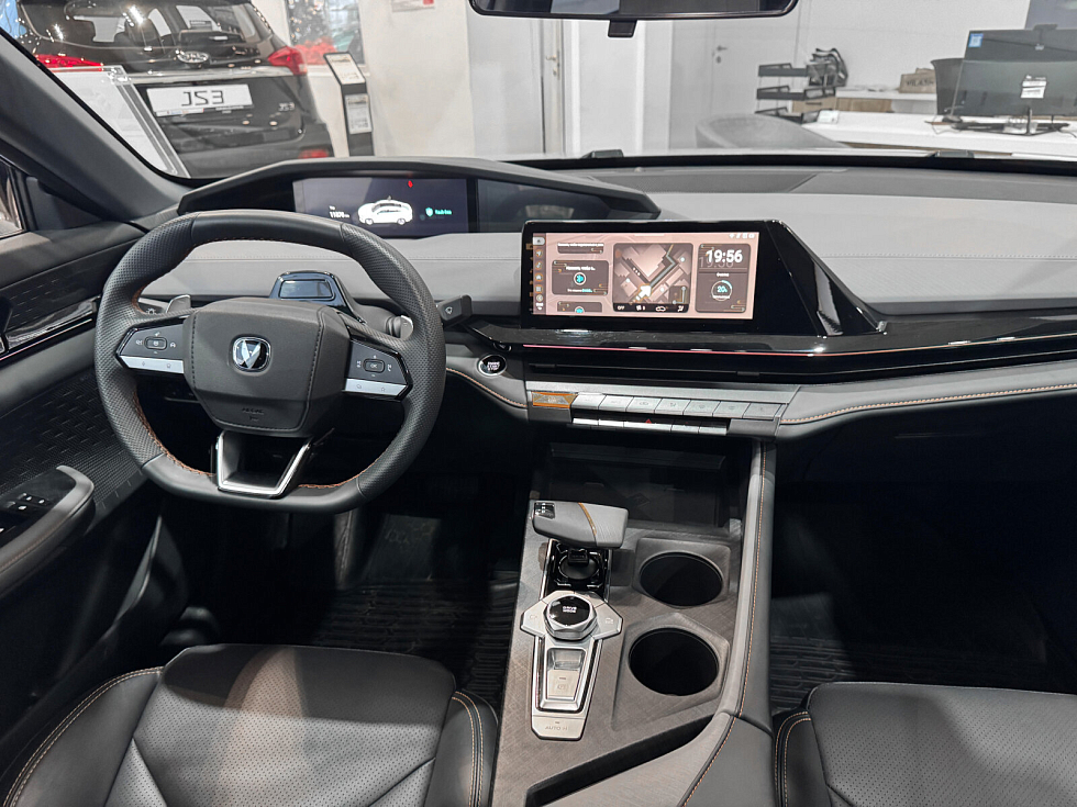 Changan UNI-V Стандарт, серебряный