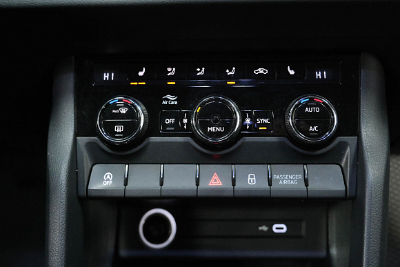 Skoda Karoq Active, 2020 года, пробег 104000 км