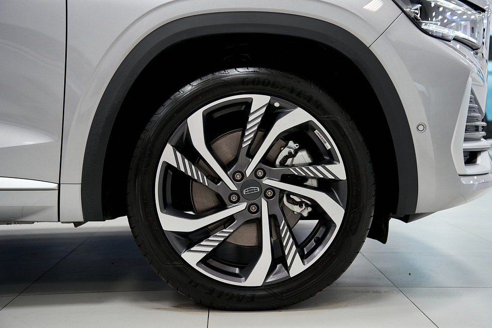 Geely Monjaro Flagship (Xingyue L), серый