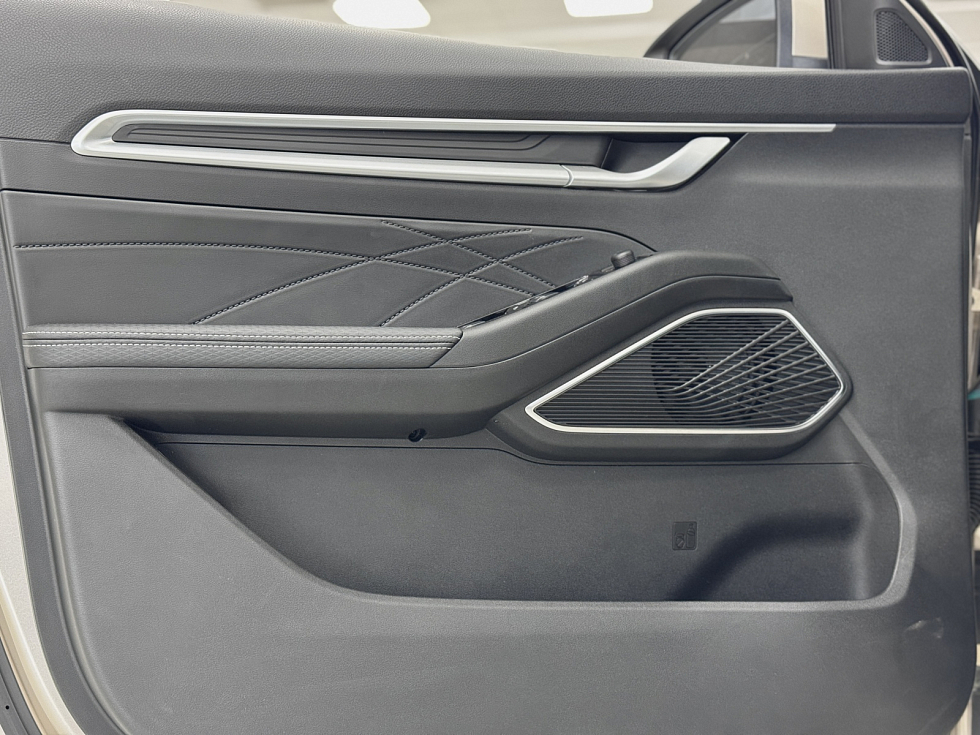 Geely Emgrand Flagship, бежевый