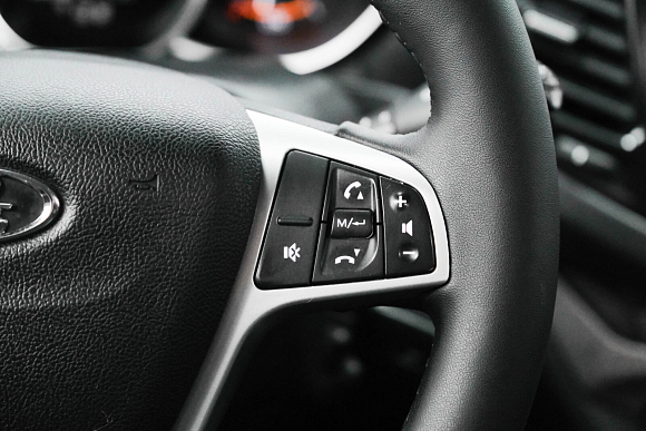 Lada (ВАЗ) Vesta Luxe Multimedia (2019-2021), 2018 года, пробег 144454 км