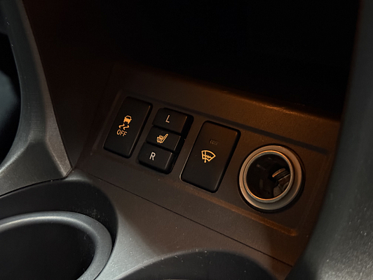 Toyota RAV4, 2011 года, пробег 180000 км