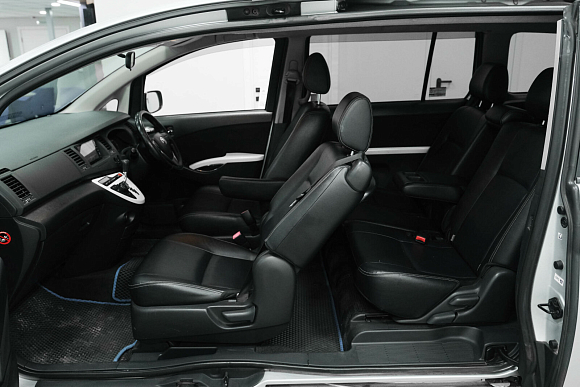 Toyota ISis, 2012 года, пробег 221686 км