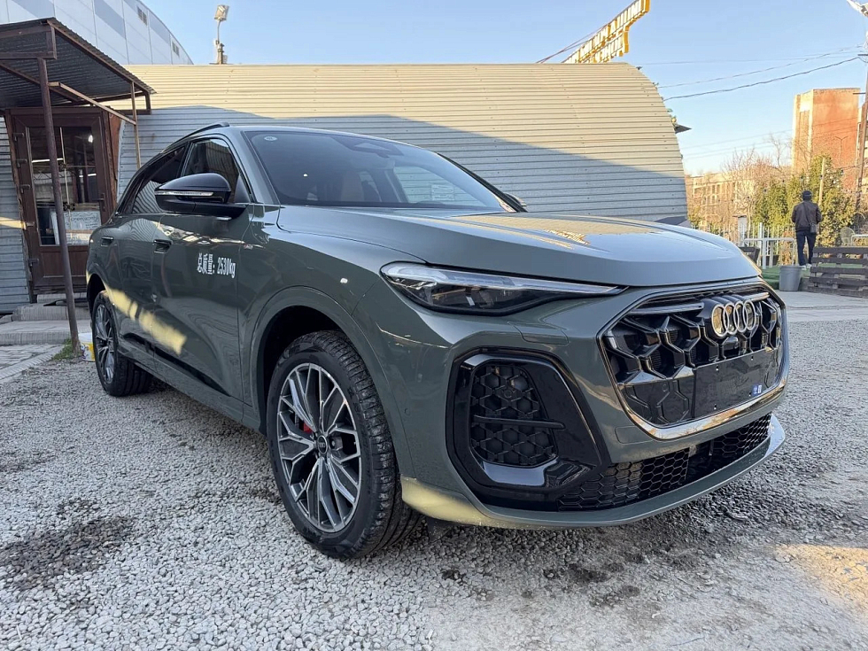 Audi Q5 40 TFSI quattro Luxury Dynamic, зеленый