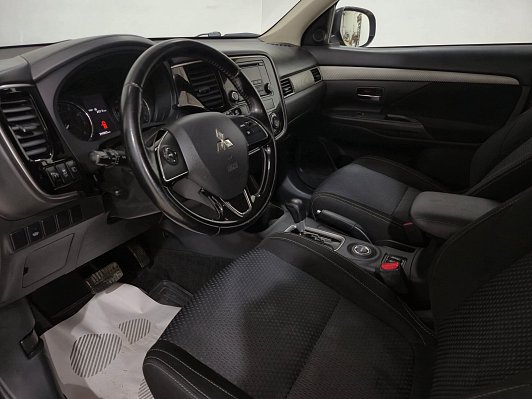 Mitsubishi Outlander Intense, 2016 года, пробег 294901 км