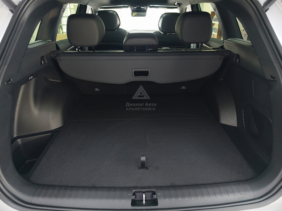 Geely Monjaro Flagship SE, белый