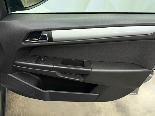 Opel Astra, 2012 года, пробег 174189 км