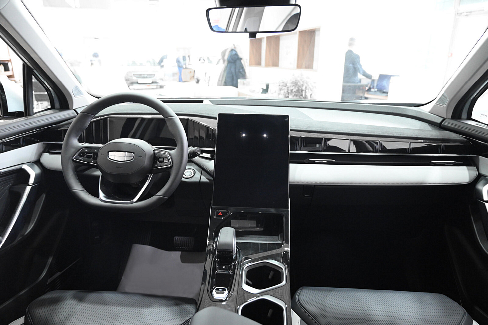 Geely Atlas Люкс, серебряный