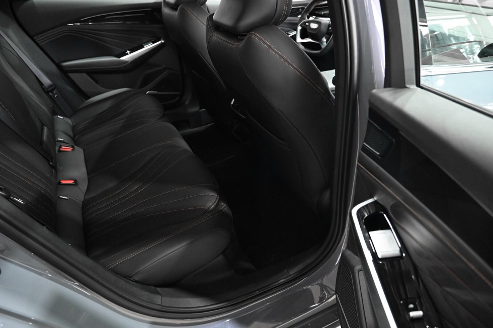 Geely Preface Люкс, серебряный