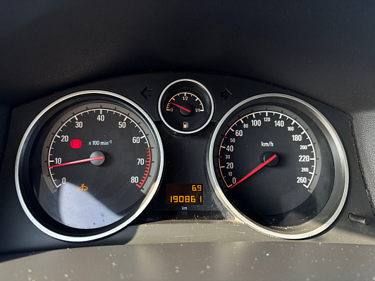 Opel Astra, 2011 года, пробег 190861 км