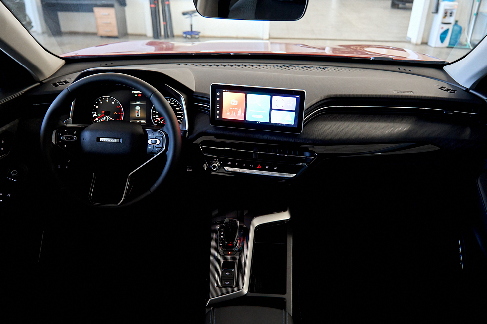 Haval Jolion Оптимум, красный