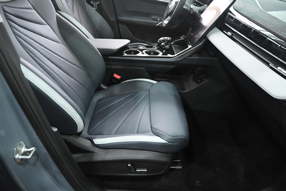 Geely Atlas , голубой