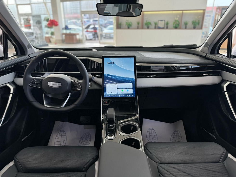 Geely Atlas Спорт, серебряный