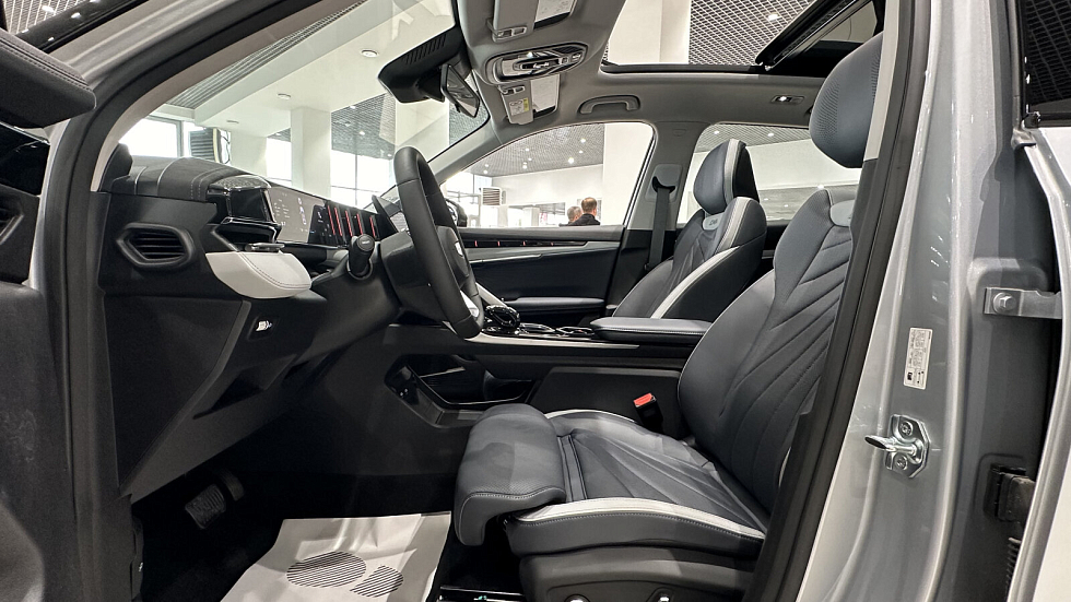 Geely Atlas Flagship Sport, серебряный
