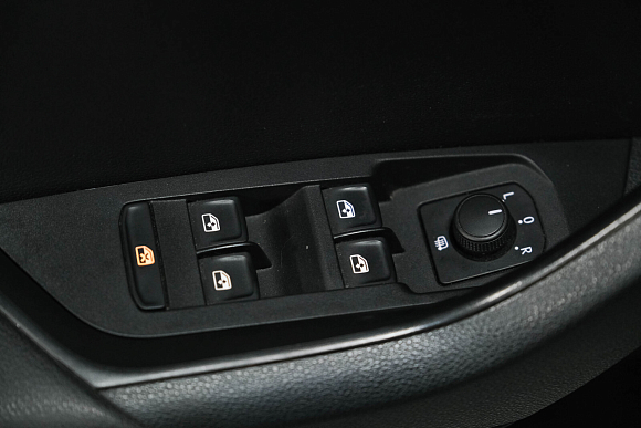 Skoda Karoq Active, 2020 года, пробег 104000 км