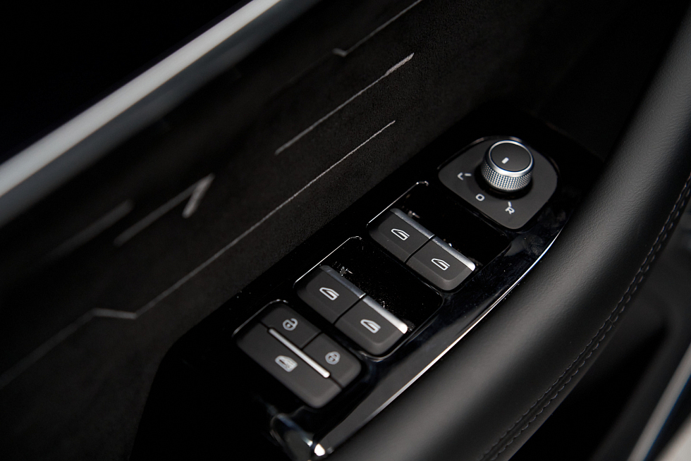 Geely Monjaro Exclusive, серый