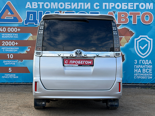 Toyota Voxy, 2016 года, пробег 142000 км