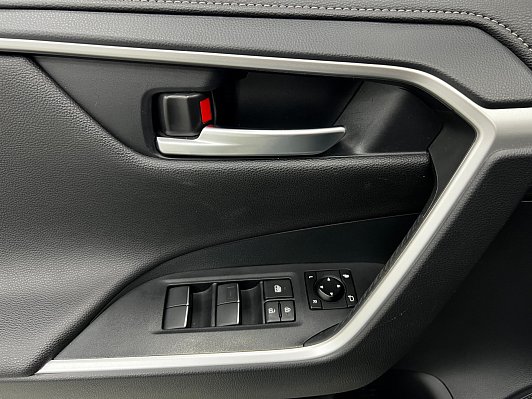 Toyota RAV4 Престиж, 2020 года, пробег 67330 км