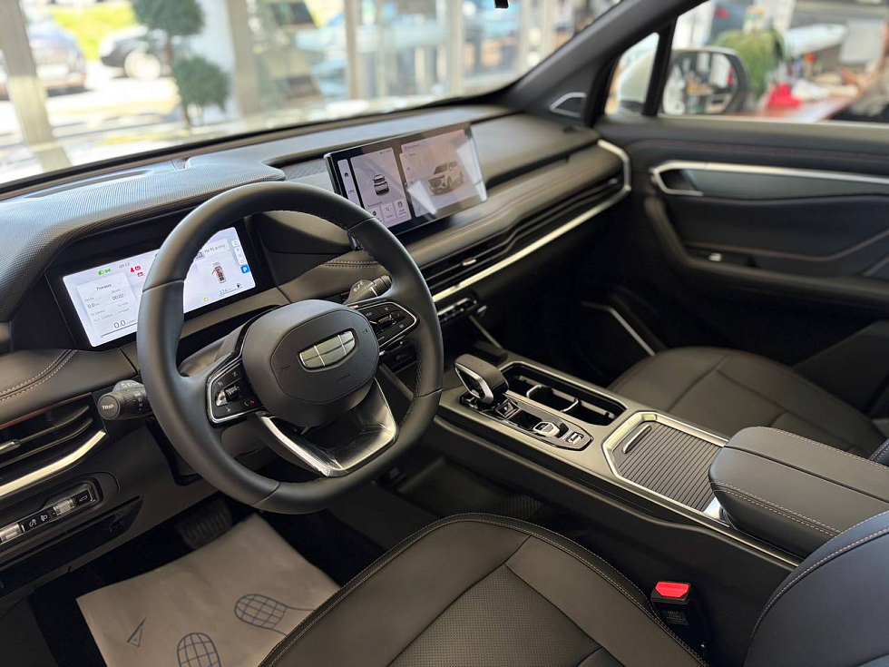 Geely Okavango Флагман, белый