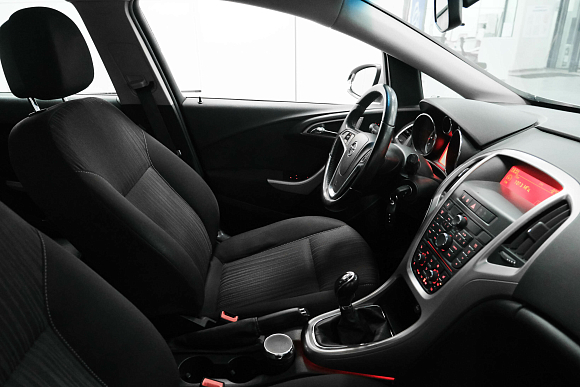 Opel Astra, 2012 года, пробег 134387 км