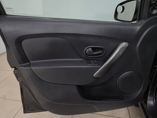 Renault Logan Privilege, 2015 года, пробег 133191 км