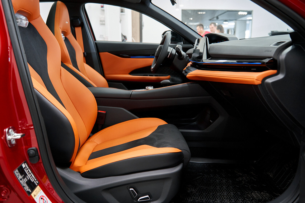 Changan UNI-V Техно, красный