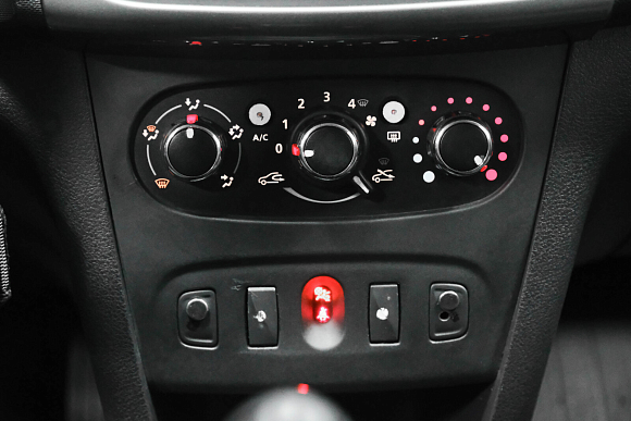 Renault Logan Life, 2019 года, пробег 74497 км