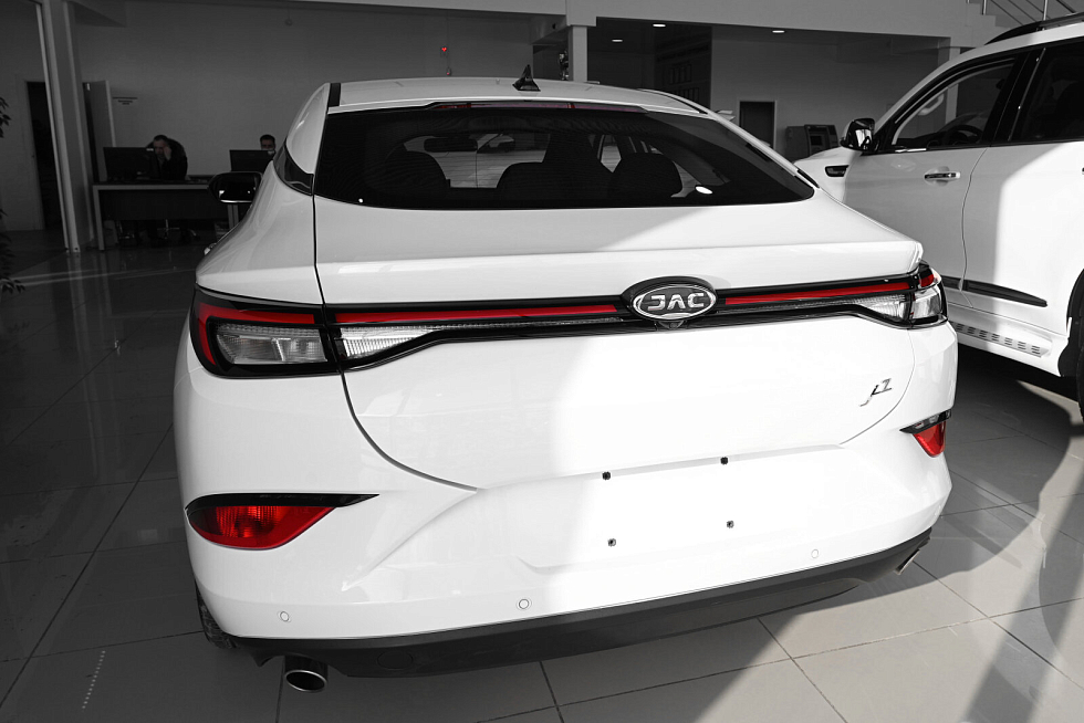 JAC J7 Tech, белый