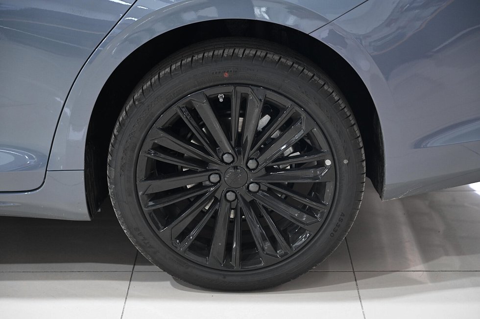Geely Preface Люкс, серебряный