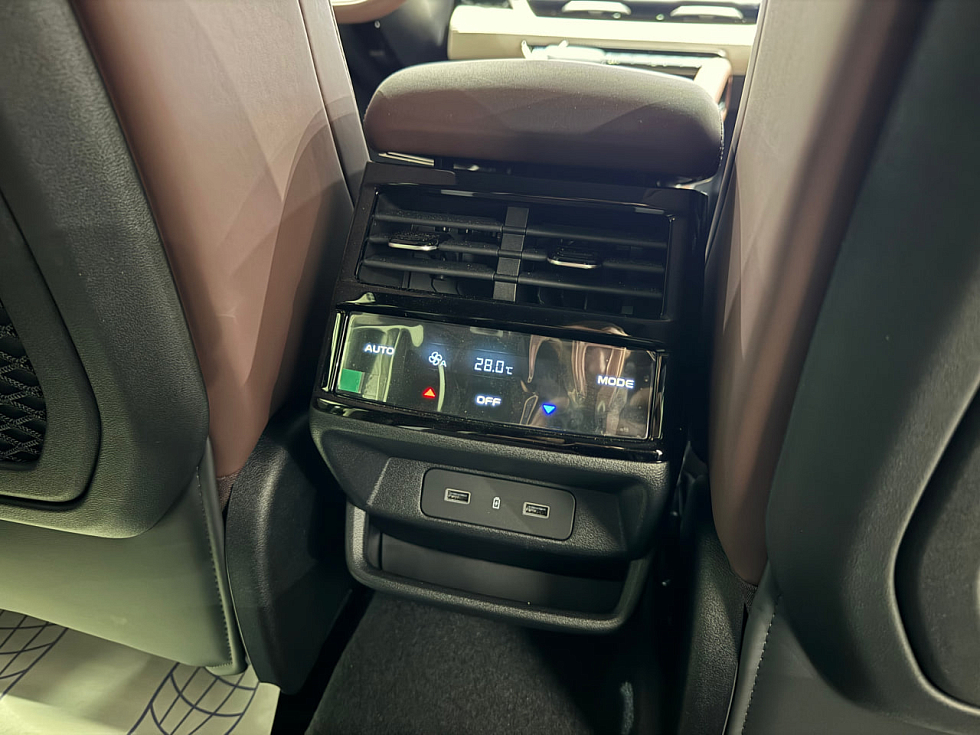 Geely Monjaro Flagship, белый