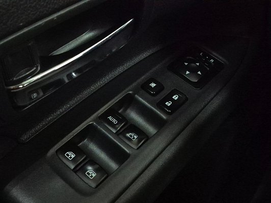Mitsubishi Outlander Intense, 2016 года, пробег 294901 км