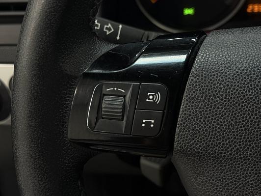 Opel Astra, 2011 года, пробег 233840 км