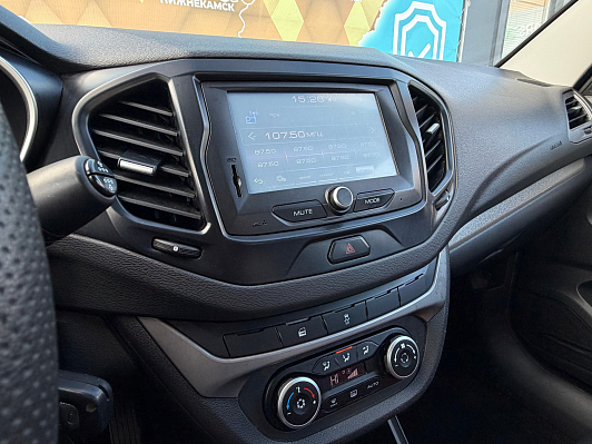 Lada (ВАЗ) Vesta Comfort Winter EnjoY Pro, 2017 года, пробег 138000 км