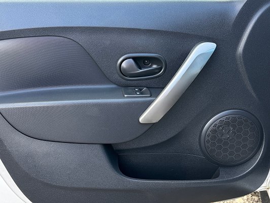 Renault Logan Privilege, 2017 года, пробег 106000 км