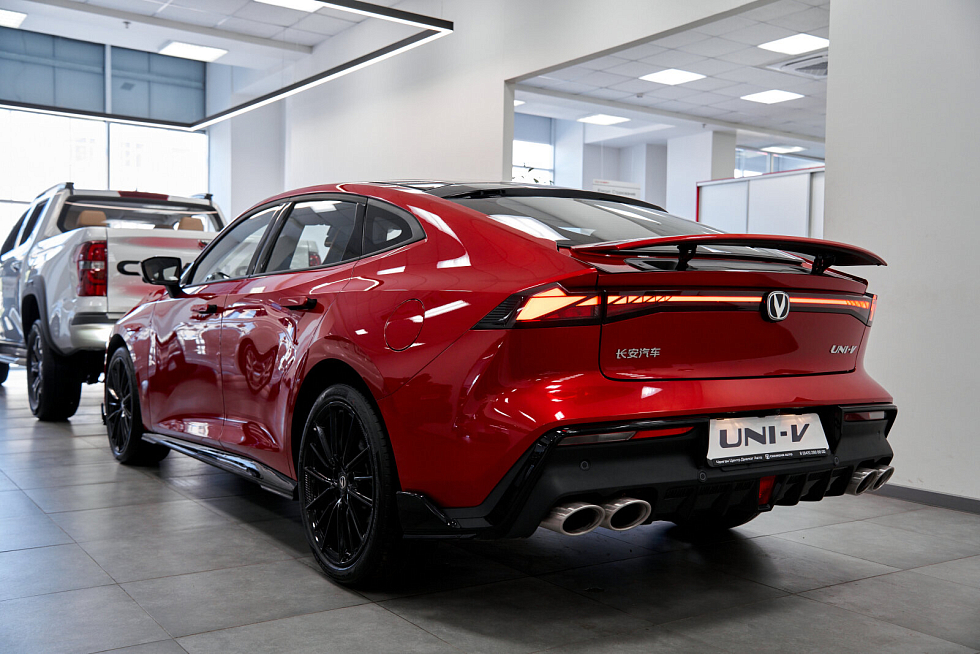 Changan UNI-V Техно, красный