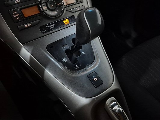 Toyota Auris, 2009 года, пробег 237715 км