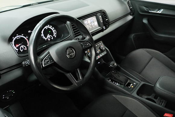 Skoda Karoq Active, 2020 года, пробег 104000 км