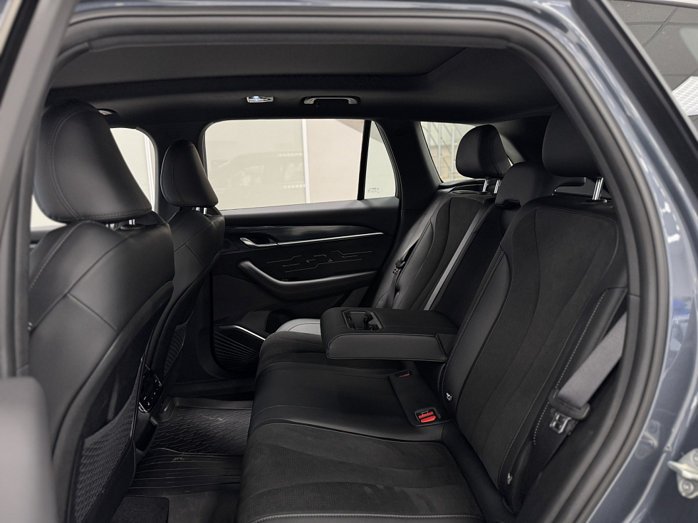 Geely Monjaro Люкс, серый