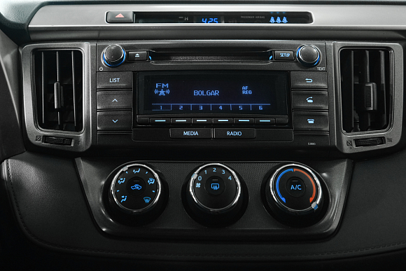 Toyota RAV4, 2015 года, пробег 122000 км