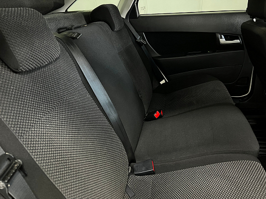 Lada (ВАЗ) Priora Люкс, 2011 года, пробег 111000 км