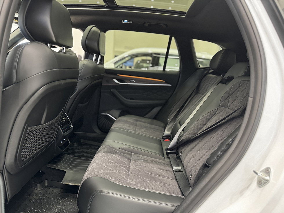 Geely Monjaro Флагман, белый