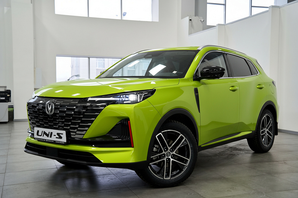 Changan UNI-S Техно, зеленый