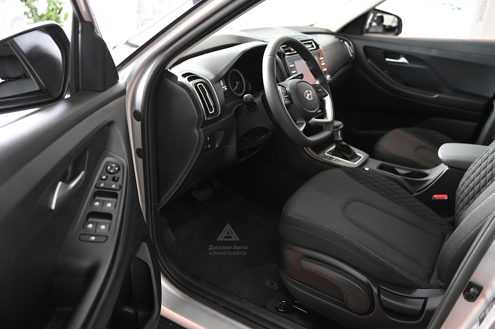 Solaris HC Фэмили (Family) (АТ), серебряный