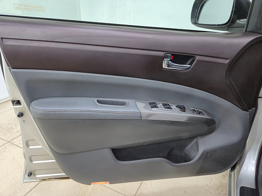 Toyota Prius, 2004 года, пробег 220553 км