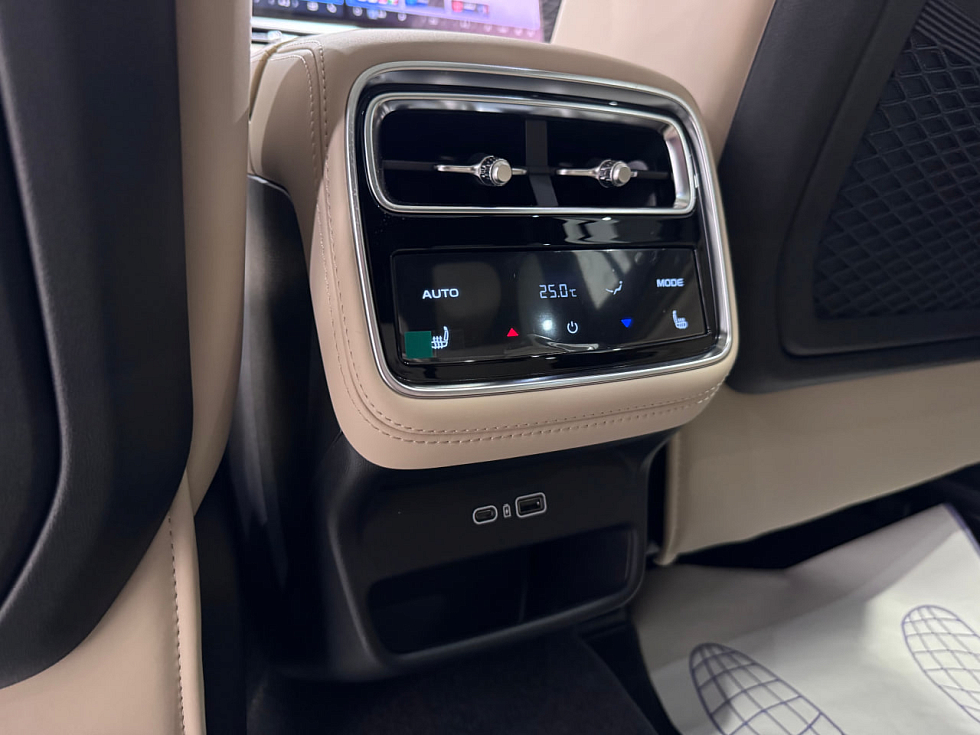 Geely Monjaro Флагман, серый